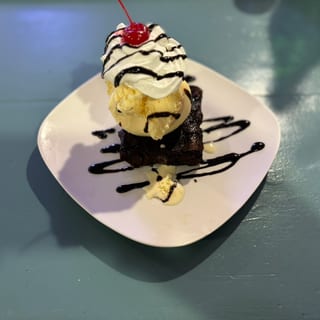 Hot Fudge Brownie Sundae